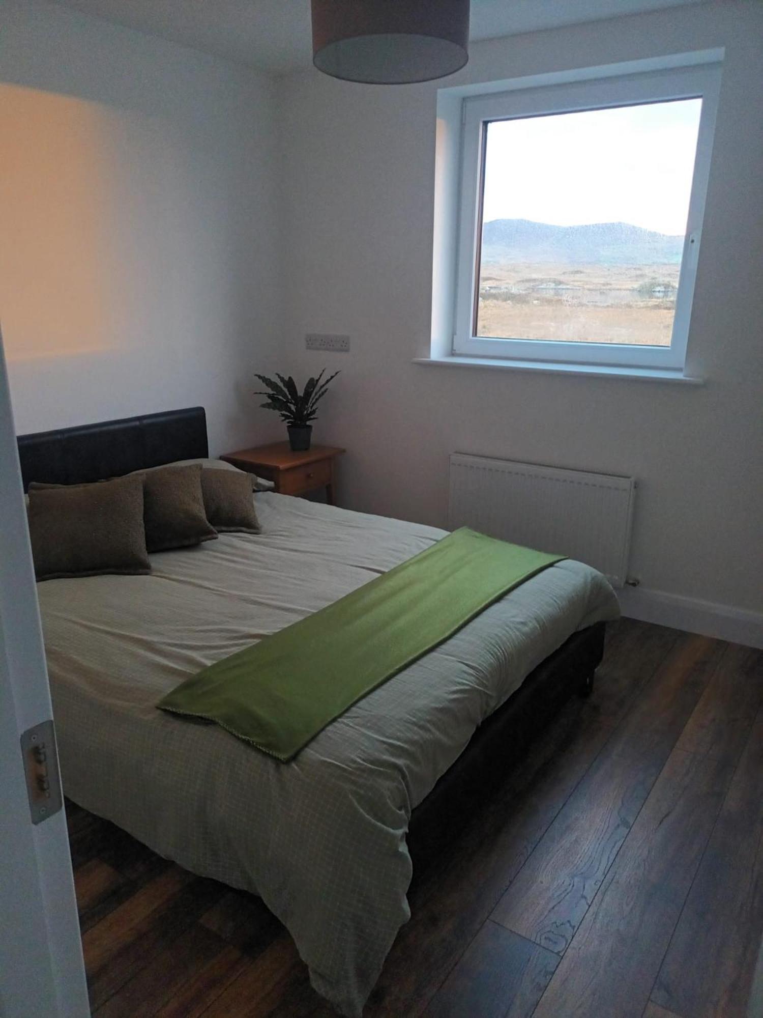 Connemara Lake View Apartment Camus Eighter Exteriör bild