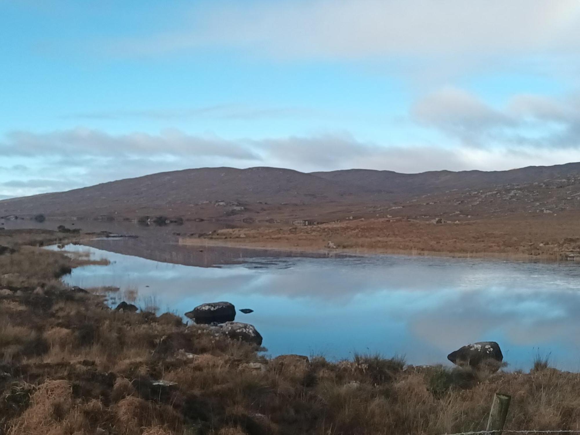 Connemara Lake View Apartment Camus Eighter Exteriör bild