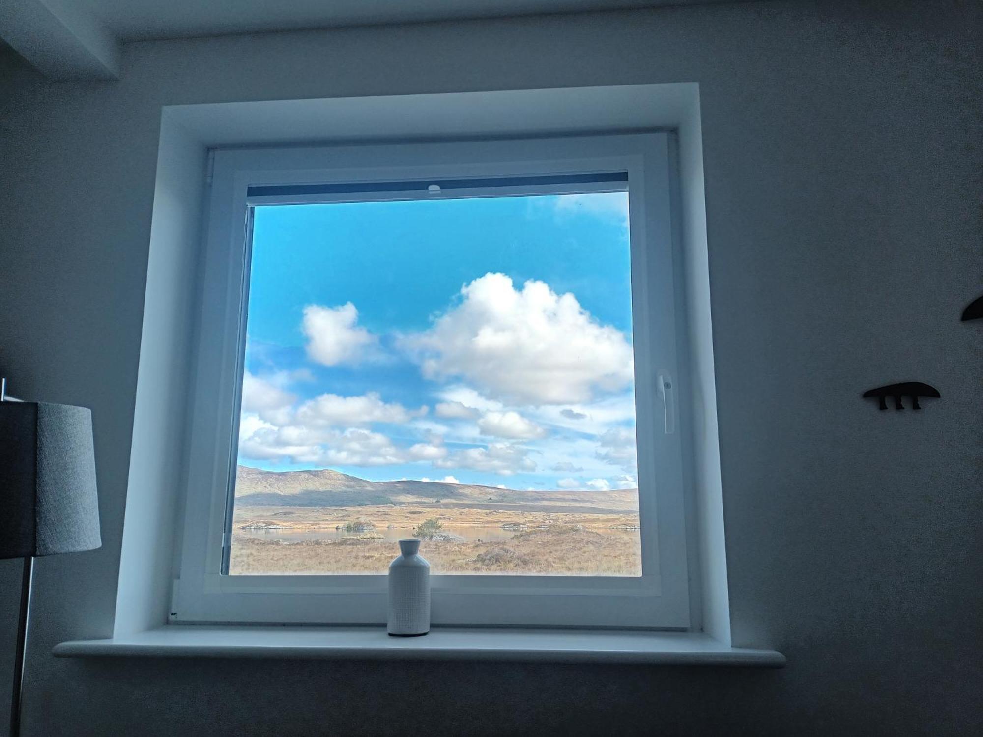 Connemara Lake View Apartment Camus Eighter Exteriör bild